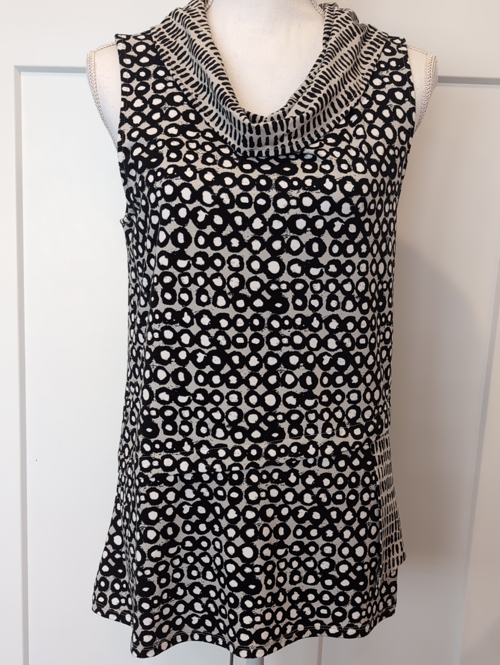 Habitat Black & Cream Printed Asymetrical Sleeveless Tunic M